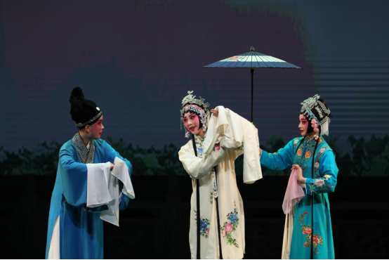 梨园绽新蕊 薪火永相传——戏剧系2022届毕业生倾情演绎湘剧《白蛇传》