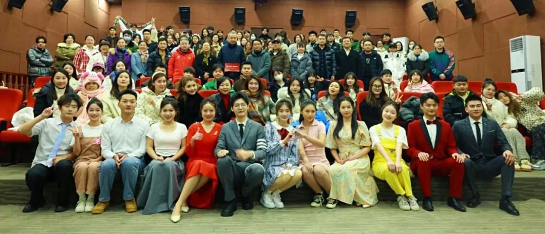 数字产业学院2024届播音与主持专业毕业展映华彩绽放