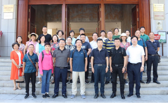 院党委组织开展“追寻红色足迹，接受革命传统教育”活动