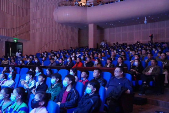 湖艺师生致敬峥嵘岁月献礼党的二十大——大型原创革命题材花鼓戏《徐特立》公开展演