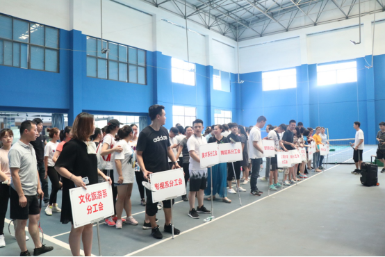 学院举办“德艺双馨 谁羽争锋”教职工羽毛球赛