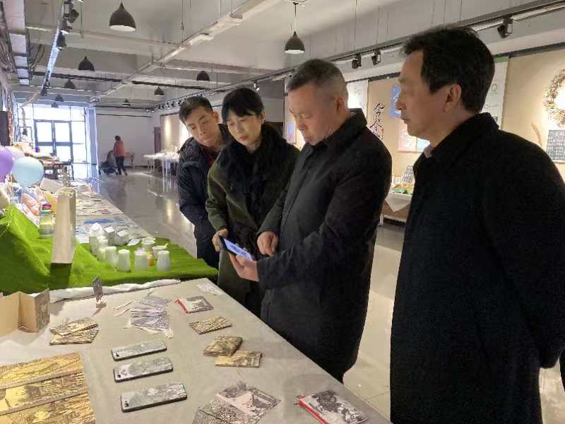 省文旅厅领导现场指导美术系2020届毕业设计优秀作品展