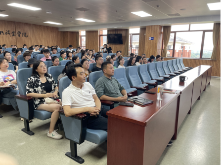 学校召开新形态数字教材开发暨国家精品课程建设工作研讨会