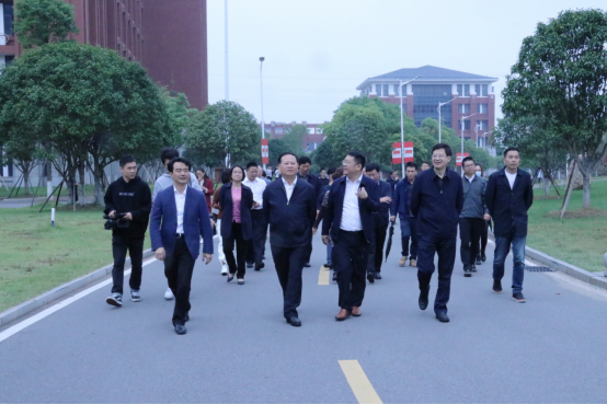 省人大常委会副主任叶红专一行来院调研检查