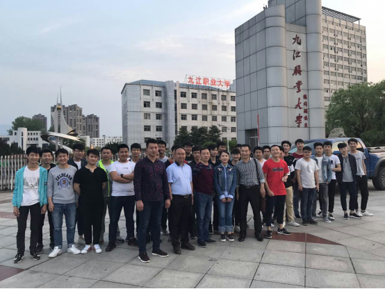 校企双方赴九江看望培训考证学生