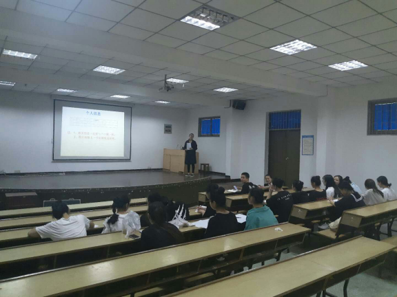 舞蹈系团学会举办新团员团课培训