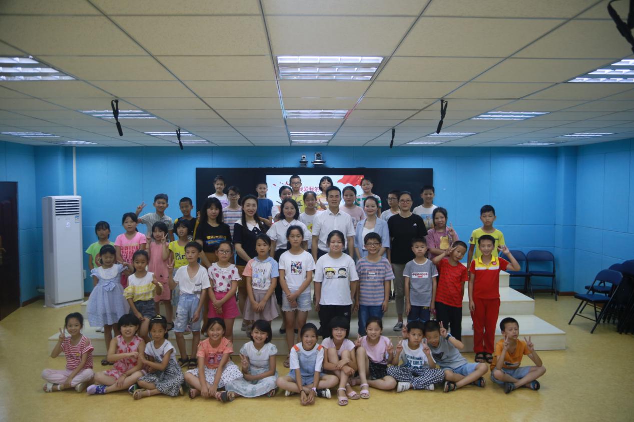 影视系教师关爱留守儿童灌溉艺术梦想