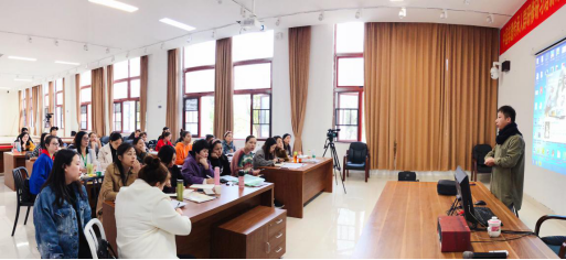 著名化妆师鲁军鹏老师来我院授课