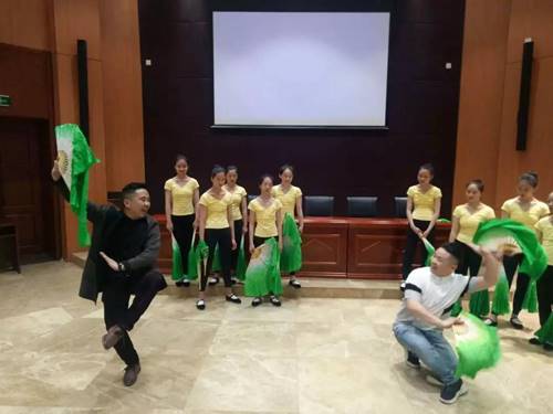 麻阳花灯戏传承人来我院授课