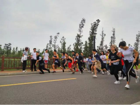 美术系举办迷你马拉松比赛
