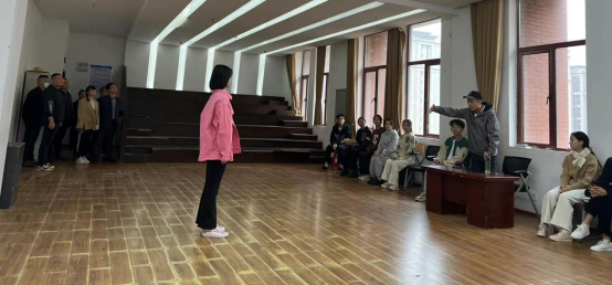 学院领导深入课堂关心新生学习情况