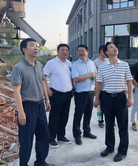 院领导现场督查家属区建设情况