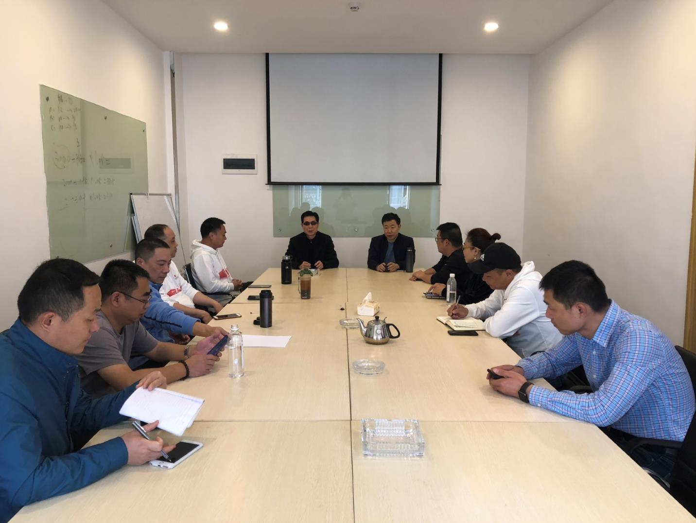 学院召开全体驻深中层以上干部碰头会