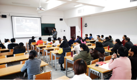 湖南日报社新闻摄影专家来校授课