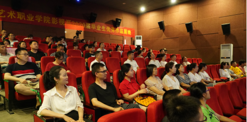 学院举办创办校园电视台暨“影视实训室+移动新媒体APP”专题讲座