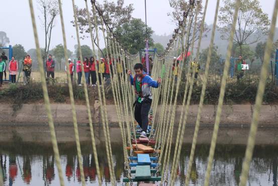 社文系组织新生参加素质拓展培训