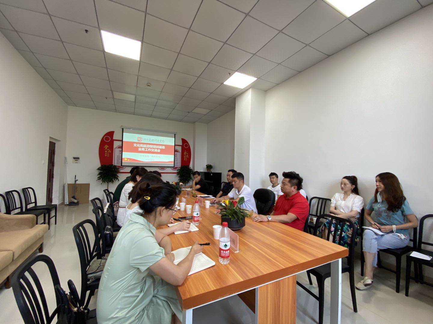 文旅部四川培训基地一行来校交流