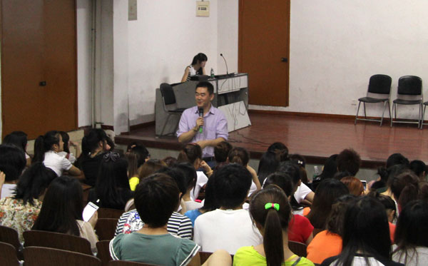 “珍爱生命，快乐学习”——我院开展大学生预防艾滋病知识讲座