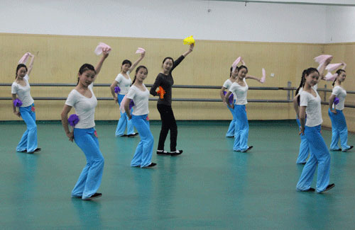 学院舞蹈系公开课观摩活动拉开帷幕