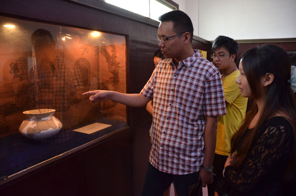 社文系文物鉴定与修复专业学生到宁乡县文管局考察学习