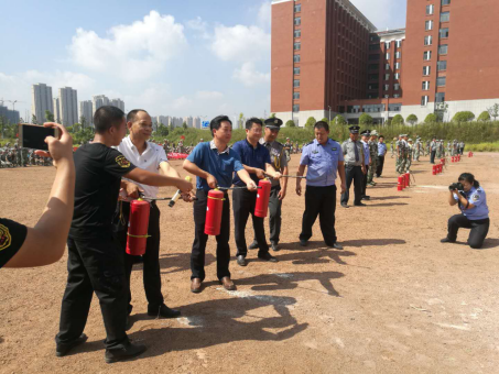 加强消防演练构筑安全校园——学院开展2018级新生消防安全演练活动