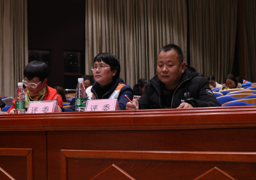 学院举行国旗下的演讲月度决赛