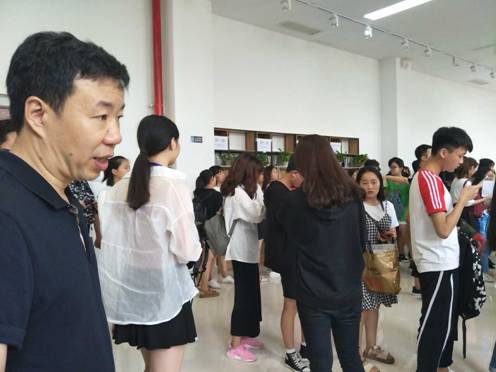 我院2017级新生入校报到