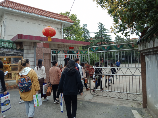 院团委赴敬老院开展爱心公益活动