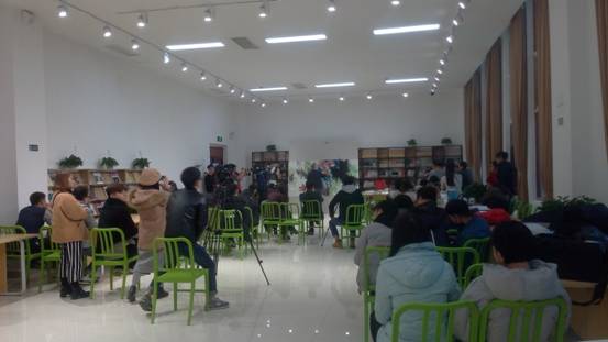 毛光辉教授来我院交流并作画留念