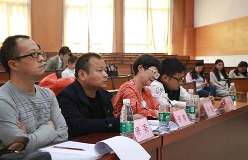 学院举行国旗下的演讲月度决赛