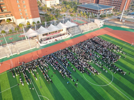 学院举行“雷锋活动月”启动仪式暨新学期升旗仪式
