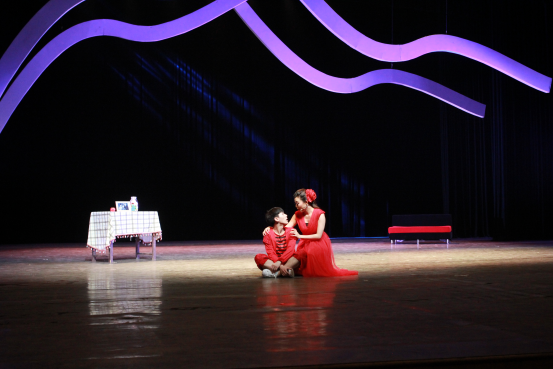 音乐剧《妈妈再爱我一次》在学院上演