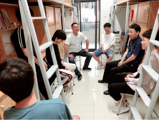 院领导深入学生公寓走访调研