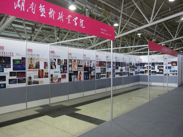 美术系人物、舞美专业师生作品参展第十届中国艺术节