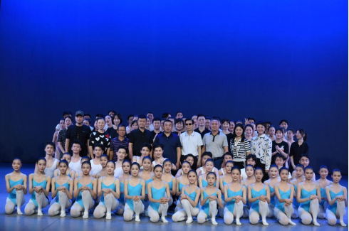 舞蹈学院举办舞蹈表演专业基本功教学成果汇报演出